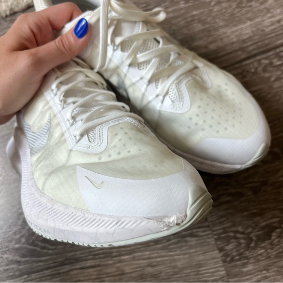 Nike Air Zoom Winflo in 'White Metallic Silver' - Women’s - Picture 4 of 9